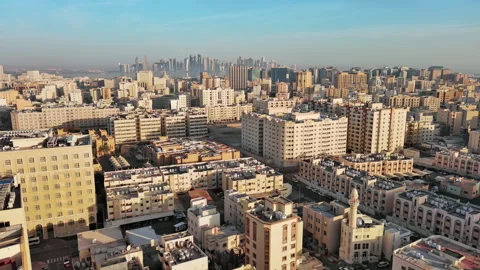 Doha, Qatar: Aerial view of resort city and modern business hub 库存影片 334579101