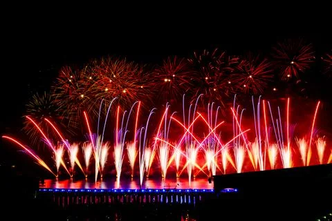 Doha, Qatar - April 10, 2024: Katara Cultural Village Eid Celebration Fireworks. Foto stock