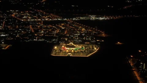 Doha Qatar view from the plane at night 4 Stockbeeldmateriaal 92153295