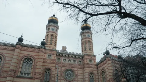 Dohany Street Synagogue in Budapest, Hungary 스톡 동영상 129511953
