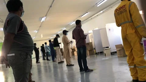 Doha,qatar-02/17/2022:People or public in Queue or in big line for vaccination Stockbeeldmateriaal 170480079
