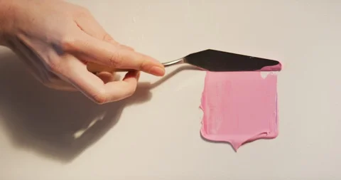 Doing initial painting strokes using small scapula Stock Footage 126982544