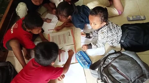 Doing schoolwork with friends after coming home from school 動画素材 202949249