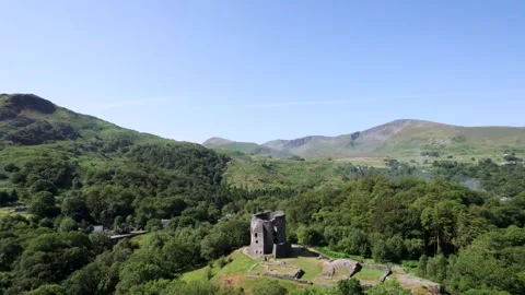 Dolbadarn Castle, landmark in Llanberis Pass, northern Wales. Beautiful his.. Stock-Footage 339908287