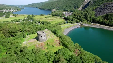 Dolbadarn Castle, landmark in Llanberis Pass, northern Wales. Beautiful his.. Vídeos de archivo 339908577