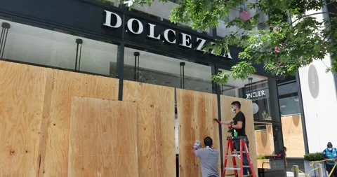 Dolcezza boards up its cafe after being looted Stock-Footage 131490100
