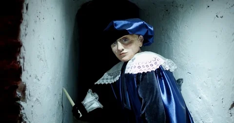 Doll the keeper of keys Stockbeeldmateriaal 79166074