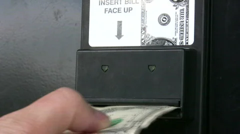 Dollar Bill into and out of machine 動画素材 558558