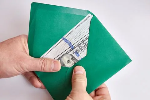 Dollar bills in a green envelope. Bribe offer. 스톡 사진