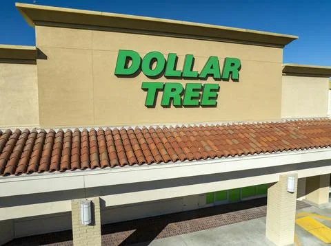 Dollar Tree general store front entrance. Logo, sign, marquee, advertisement Stock Photos