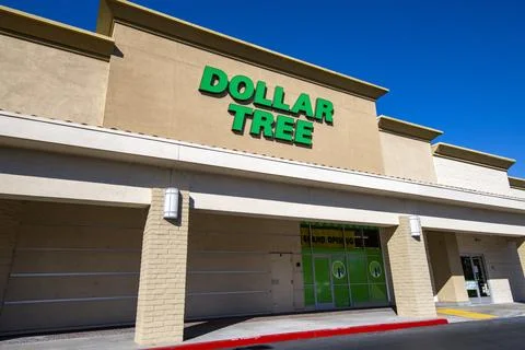 Dollar Tree general store front entrance. Logo, sign, marquee, advertisement Stock Photos