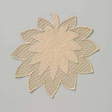 Dolley in leaf shape, of application of linen on ajour surface .. Dolley i... 写真素材