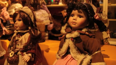 Dolls in store - handheld Stock Footage 40384523