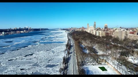 Dolly In Aerial Over Pack Ice Beside Riverside Park Highway, Upper Manhattan Vídeo Stock 342647981