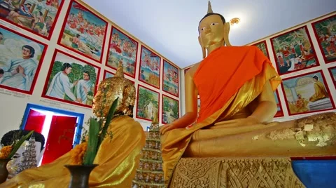 Dolly camera movement among Buddha sculptures 스톡 동영상 60385663