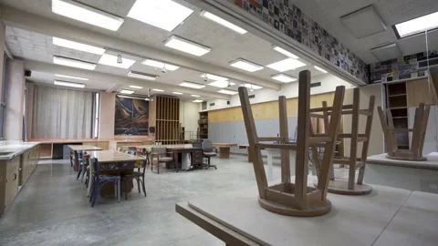 Dolly into Empty School Art Classroom 库存影片 145990132