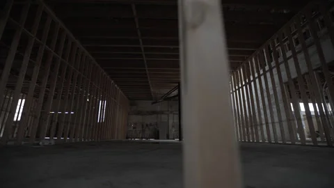Dolly Left Right Low Angle Wood Framing Exposed Beams Construction Site Corridor Vidéo 336322358
