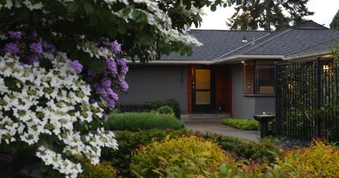 Dolly move in 4K of an upscale, mid-century modern home, Seattle, Washington. Stock Footage 131491068