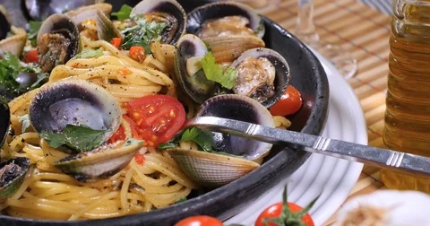 Dolly push in view of delicious Italian spaghetti alle vongole (clams) Stock Footage 76761192
