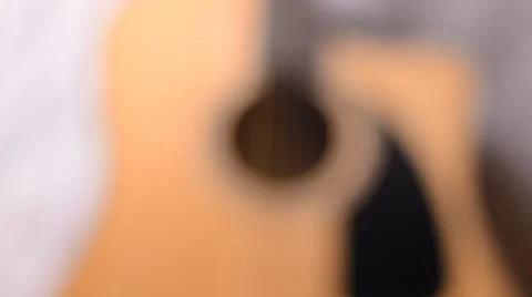 Dolly Shot and Rack Focus of an Acoustic Guitar, Closeup Stockbeeldmateriaal 35331993