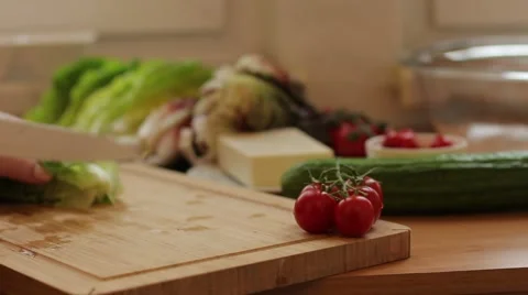 Dolly shot of table full of fresh food in the garden Vídeos de archivo 69001576