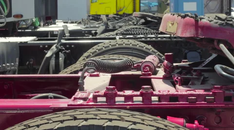 Dolly track close up of rear of freight liner truck bed without attached cargo 스톡 동영상 60033213