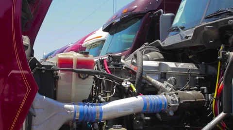 Dolly track of open freight liner truck engine parts 스톡 동영상 60032386