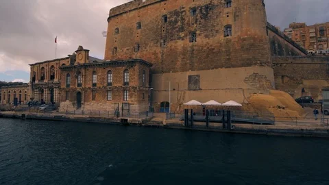 Dolly view of the grand harbour in Valletta, Malta,  to Vittoriosa (Birgu) Stock Footage 106916725
