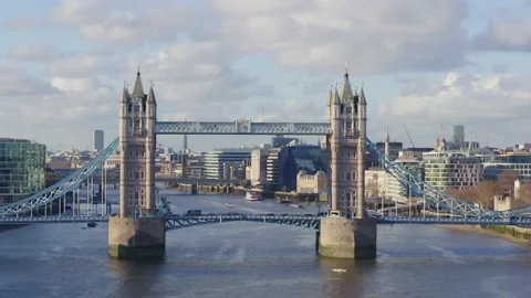Dolly zoom loop of tower bridge Stock Footage 144693489
