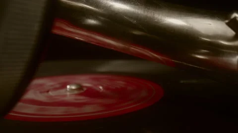 Dolly zoom out needle of an old gramophone playing music on a vinyl record. Stock Footage 150980122
