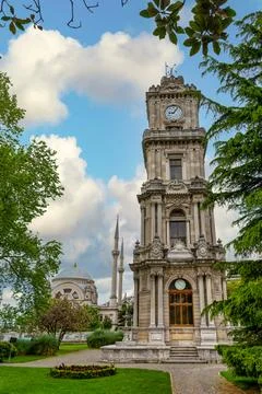 Dolmabahce Clock Tower, situated outside Dolmabahce Palace, Istanbul, Turkey Stock-Fotos