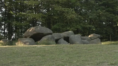 Dolmen-grave-nature-4K 動画素材 63097968