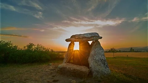 Dolmen,sunset 動画素材 78877963