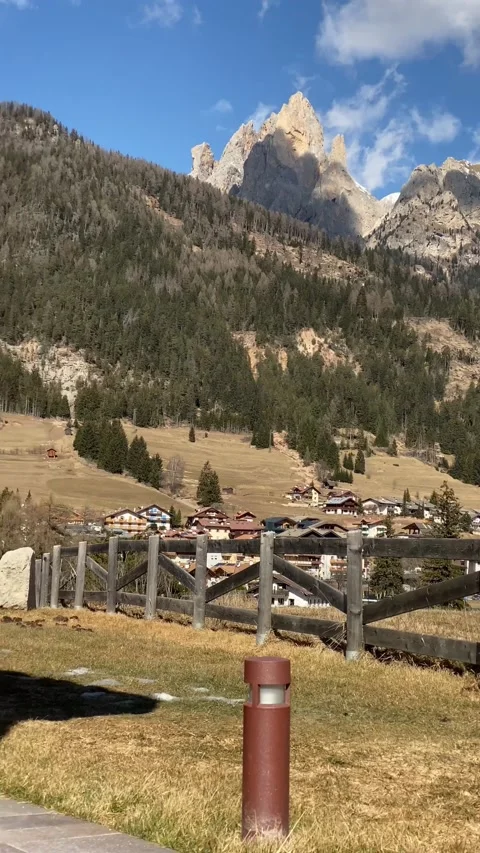 Dolomite Alps. These are the most beautiful places in the Italian Alps. Stock-Footage 239343682