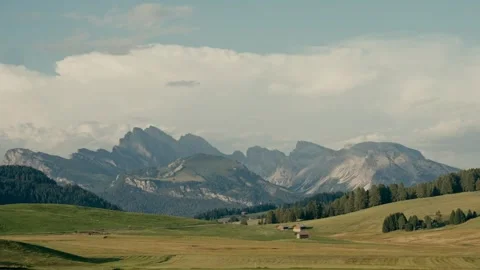 Dolomites Mountains Time Lapse Showing Changing Clouds over Alpine Meadow Vidéo 331165632