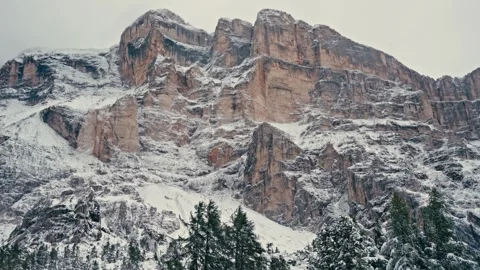 Dolomites Snow Winter Hike Through Majestic Rocky Mountain Landscapes 库存影片 331165302