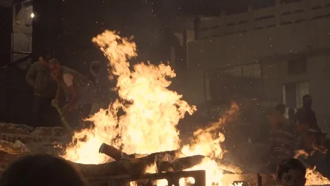 Dom burning the dead bodies at Cremation ghat, in Varanasi, India - Slow Mo Stock Footage 114209002