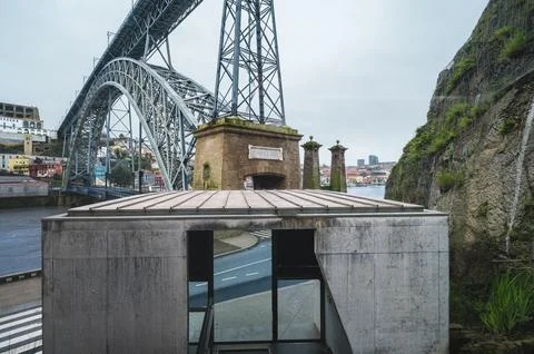 Dom Luis I Bridge spanning Douro River in Porto, Portugal Fotos de archivo