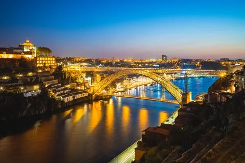 Dom Luiz bridge over river douro at porto in portugal at night Fotos Stock