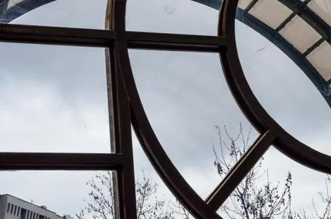 Dome ceiling with hexagonal windows in a covered market Foto stock