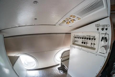 Dome-ceilinged technical compartment in airplane, lined with controls and s.. Foto stock