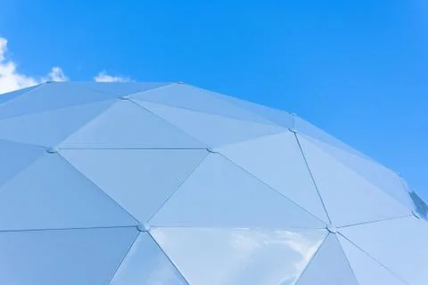 Dome consisting of triangular pieces of shelter section on the sky background Foto stock