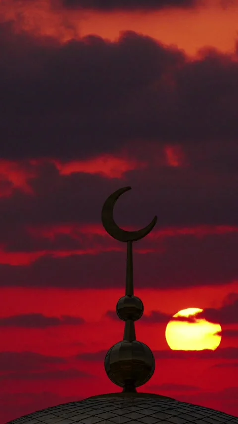 Dome of the mosque against the background of the sky and the rising sun. Stock Footage 346078508
