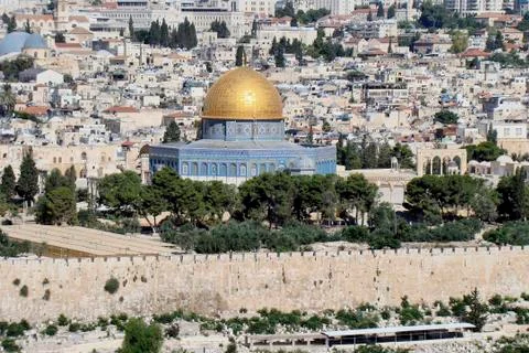 The dome of the Rock in Jerusalem, in the background on the left hand side is Stock Photos