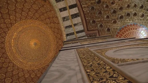 Dome of the Rock's Interior Dome Pan Shot 動画素材 82595455