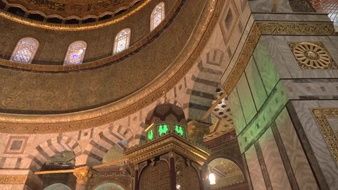 Dome of the Rock's Interior Dome Slow Tilt 動画素材 82595496