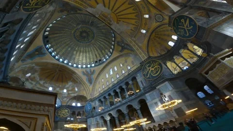 The dome of the Turkish mosque from the inside. Interior painting of a Turkish 库存影片 171638737