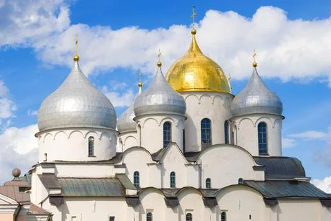 The domes of the ancient Sofia Cathedral on a sunny July day. Veliky Novgorod Foto stock