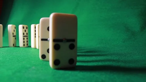Dominos falling down changing focus - Green screen Stock Footage 129622865