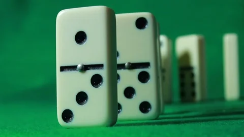 Dominos falling down - Green screen Stock Footage 129622717